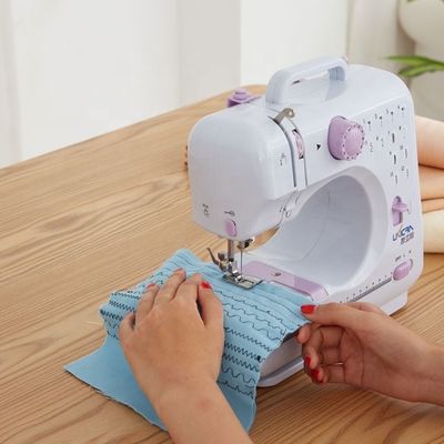 Multifunctionele zigzag naaimachine voor huishoudelijk kledingstuk Tailor Mini Table Stand